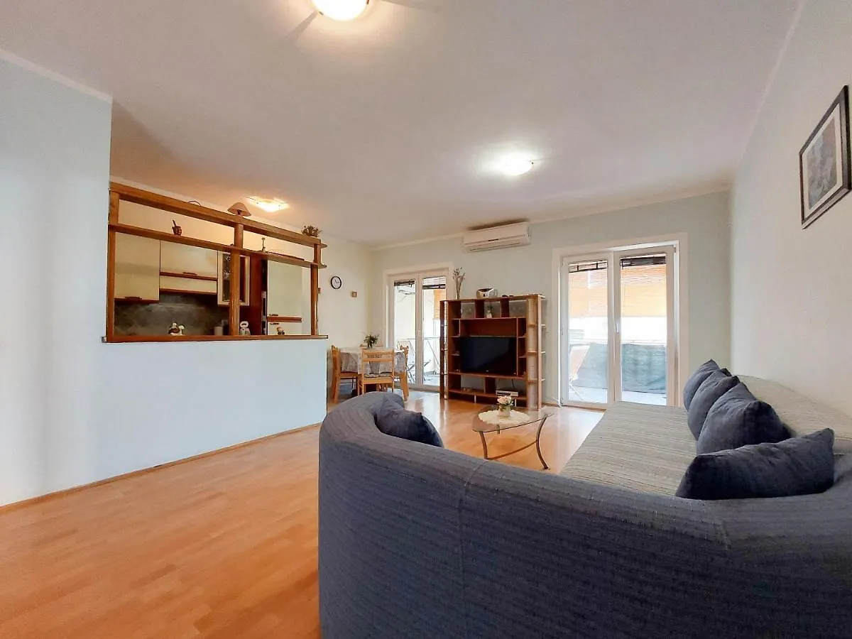 Apartments Baburic Pinezici  0*, Pinezici (Krk) Croatia