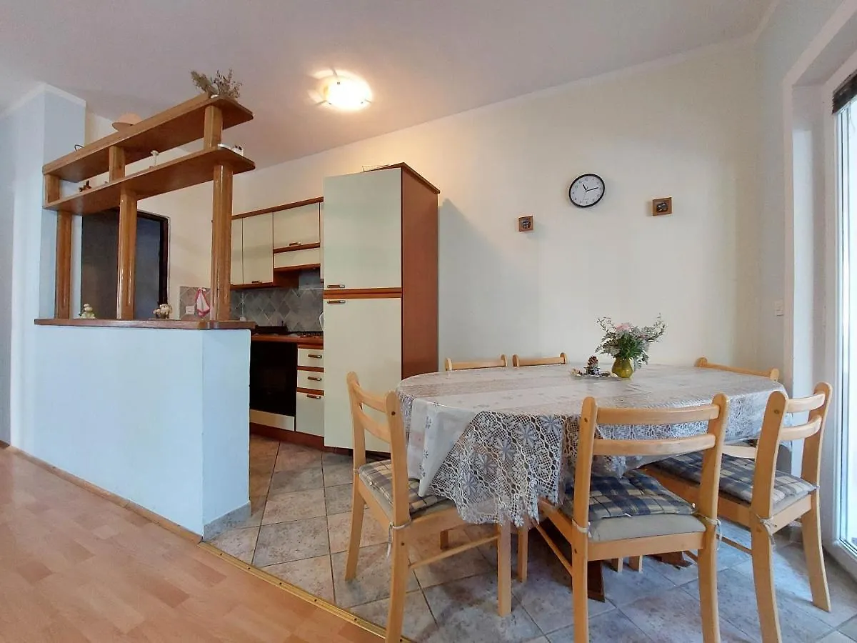 Apartments Baburic Pinezici  Pinezici (Krk)