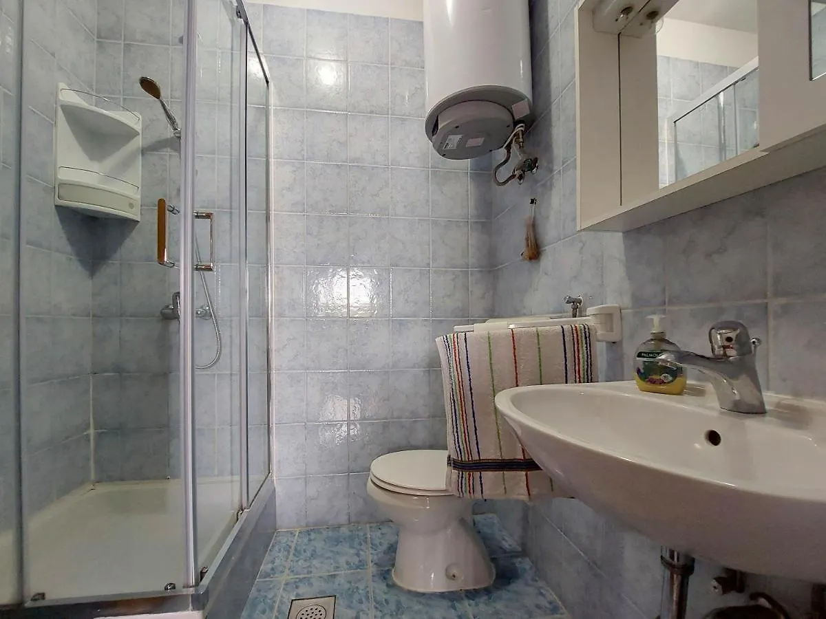 Apartments Baburic Pinezici  0*, Pinezici (Krk) Croatia