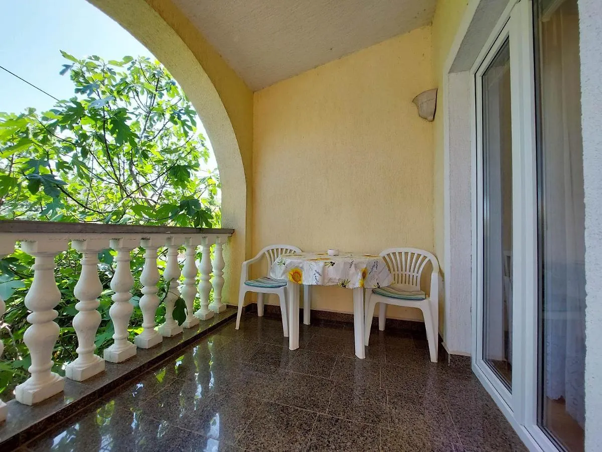 Apartments Baburic Pinezici  Pinezici (Krk)