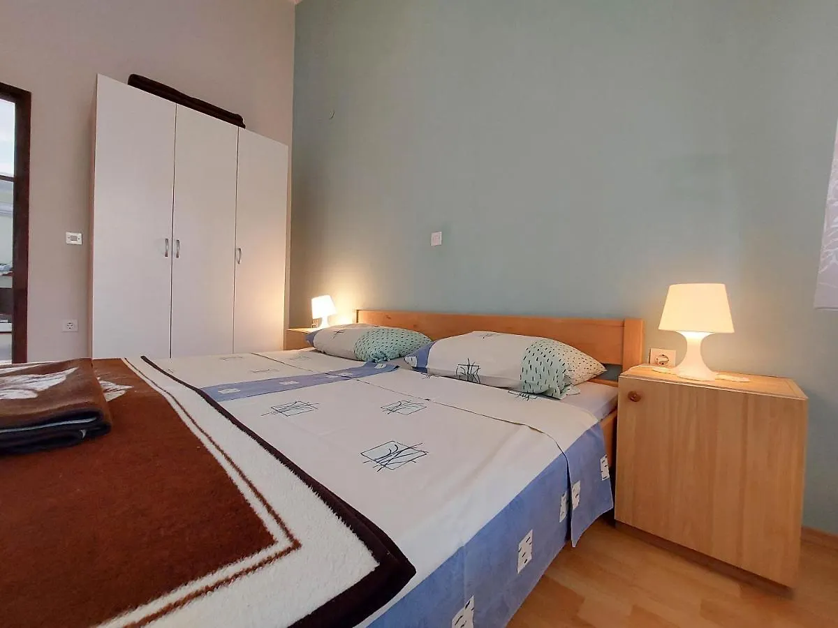 Apartments Baburic Pinezici  0*, Pinezici (Krk) Croatia
